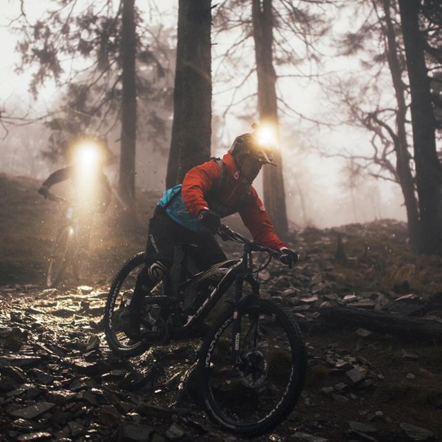 Knog PWR Mountain 2000LM valaisin